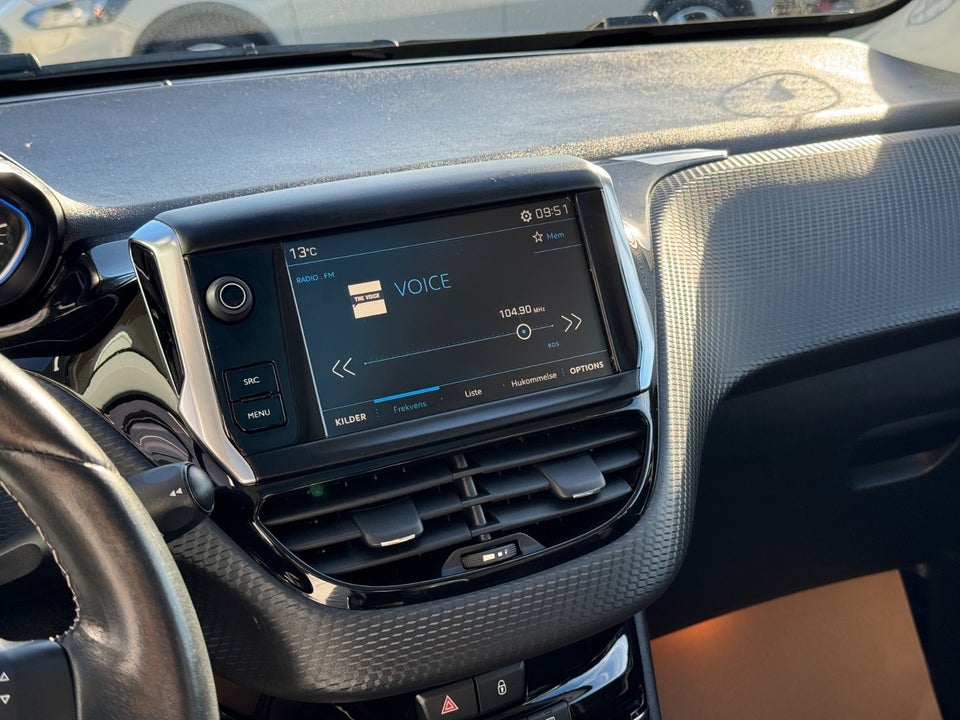 Peugeot 2008 1,6 BlueHDi 100 Allure Sky 5d