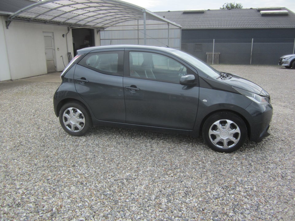 Toyota Aygo 1,0 VVT-i x-play 5d