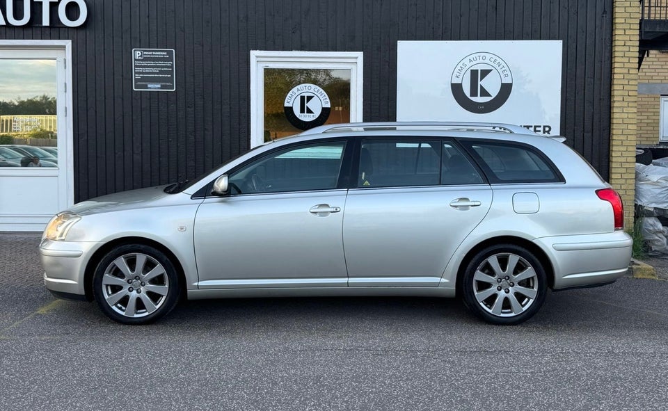 Toyota Avensis 1,8 VVT-i Terra stc. 5d