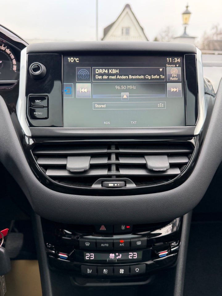 Peugeot 208 1,2 VTi Allure Sky 5d