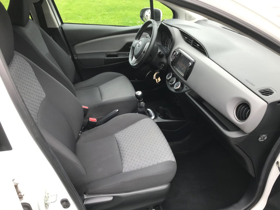 Toyota Yaris 1,3 VVT-i T2 5d