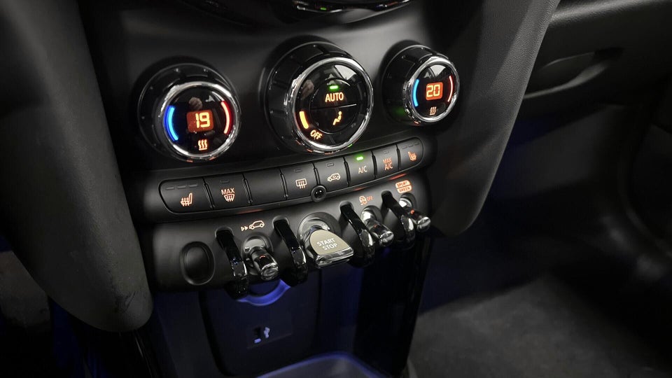 MINI Cooper SE Essential 3d