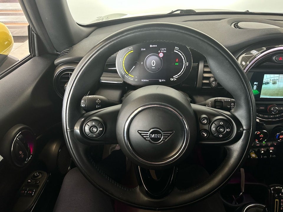MINI Cooper SE Essential 3d