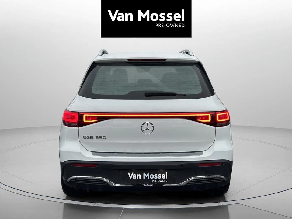 Mercedes EQB250 AMG Line 5d