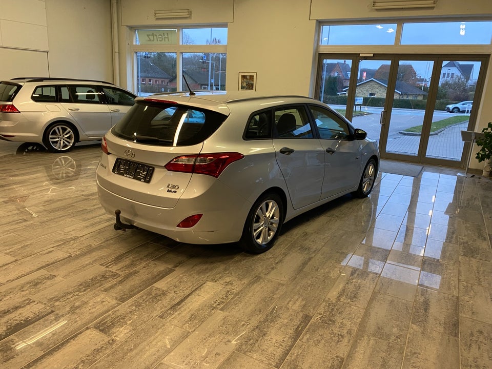 Hyundai i30 1,6 CRDi 110 Comfort CW Eco 5d