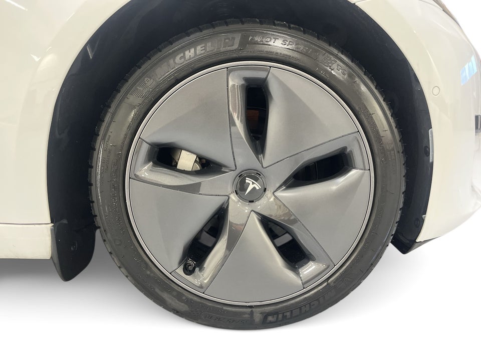 Tesla Model 3 Standard Range+ RWD 4d