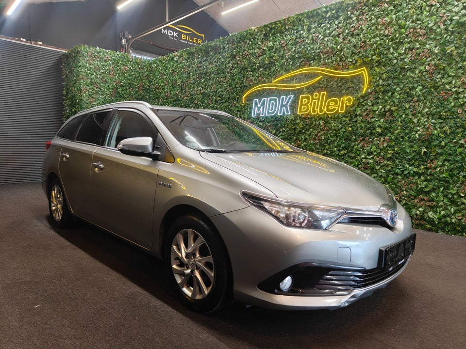 Toyota Auris 1,8 Hybrid H2 Comfort Touring Sports CVT 5d