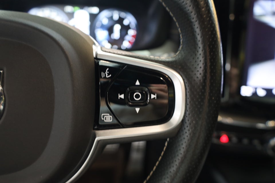 Volvo XC60 2,0 D4 190 R-Design aut. 5d
