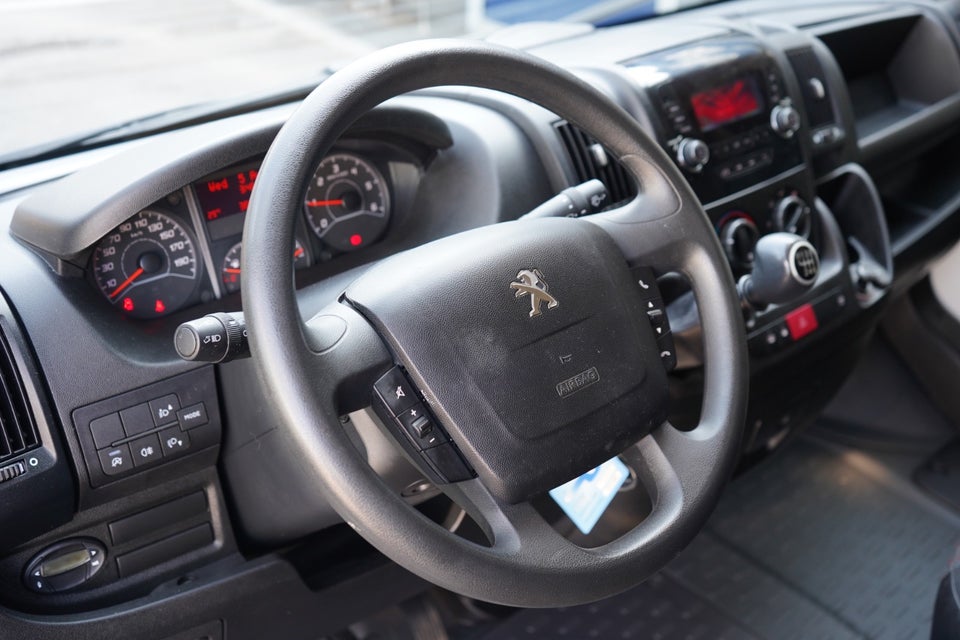 Peugeot Boxer 330 2,0 BlueHDi 130 L2H1 Premium