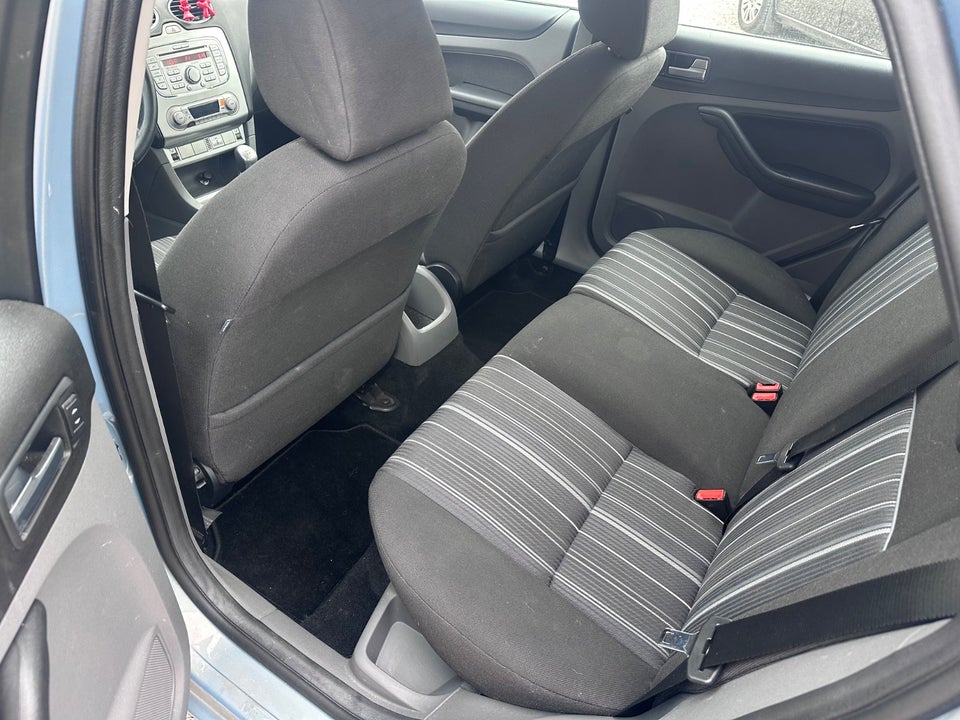 Ford Focus 1,6 Ghia 5d