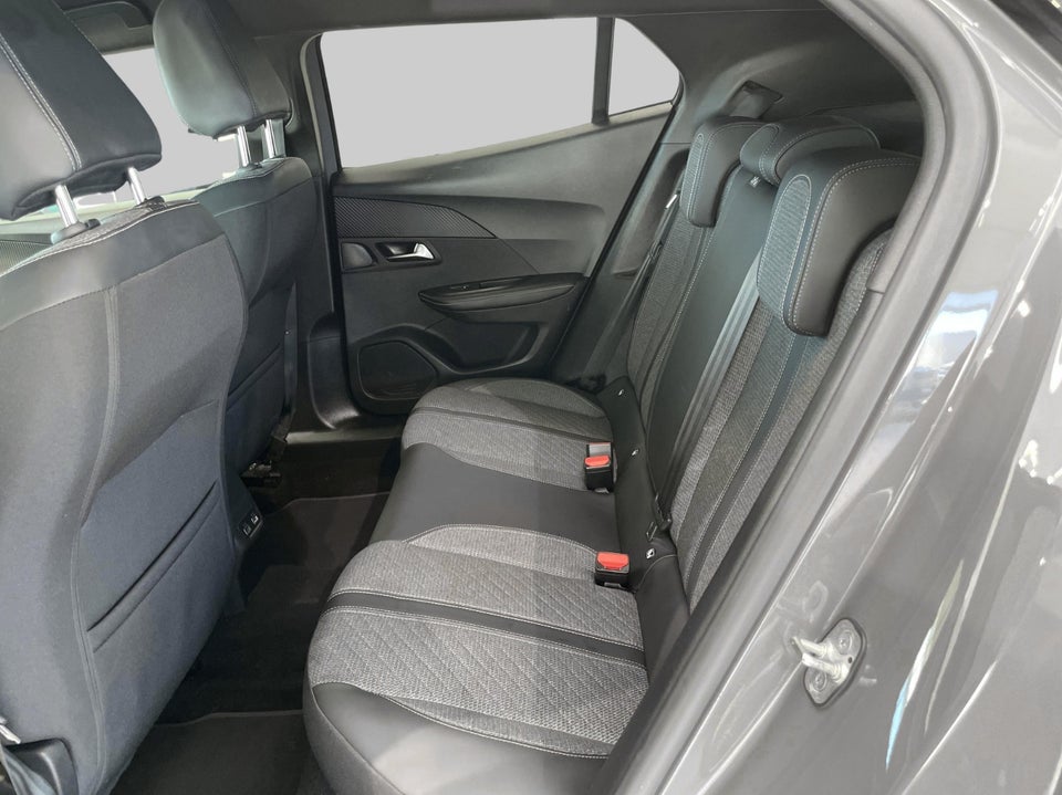 Peugeot 2008 1,2 PureTech 130 First Selection EAT8 5d