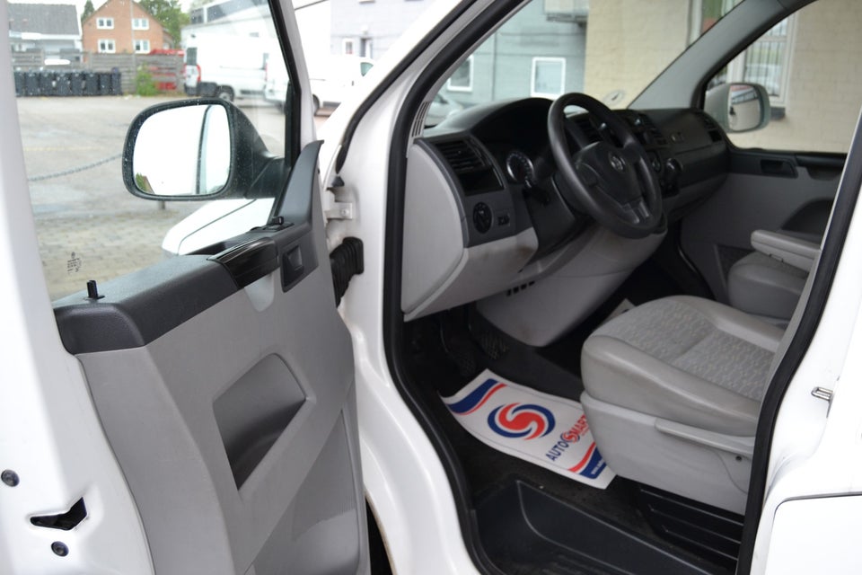 VW Transporter 2,0 TDi 140 Kassevogn lang 4d