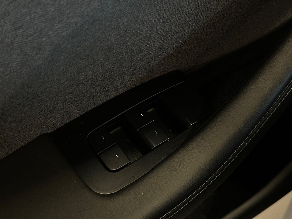 Tesla Model 3 RWD 4d