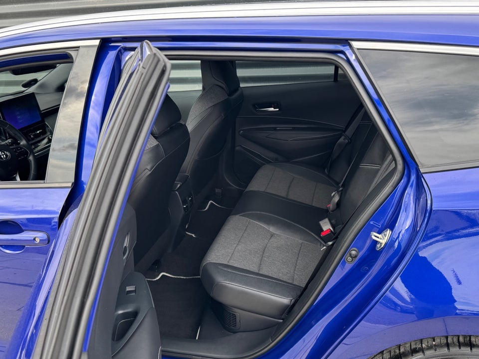 Toyota Corolla 1,8 Hybrid Style Touring Sports e-CVT 5d