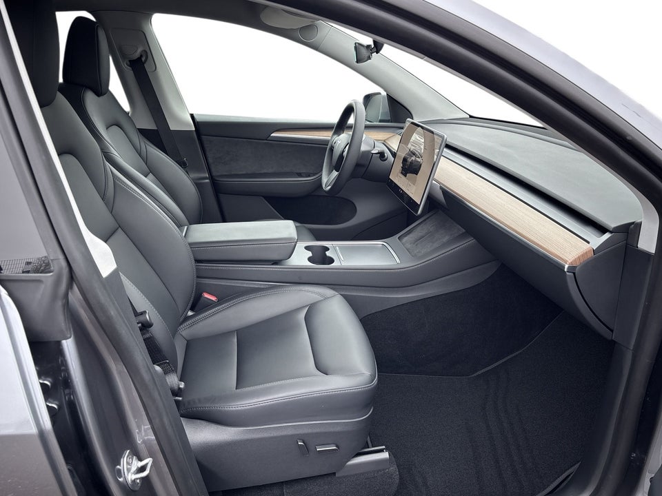 Tesla Model Y Long Range AWD 5d