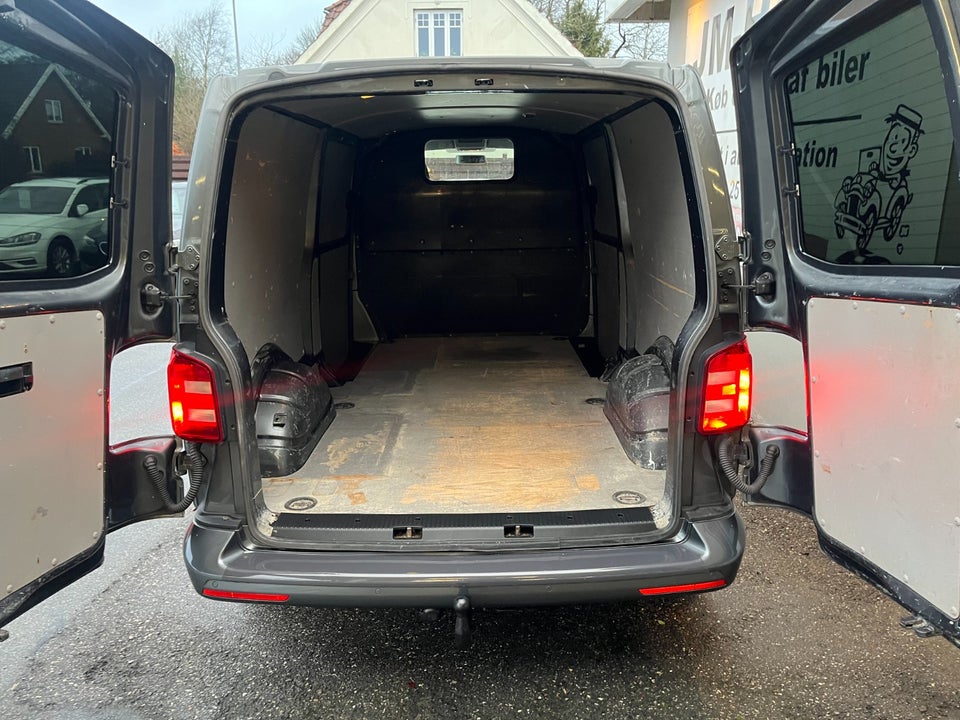 VW Transporter 2,0 TDi 140 Kassevogn DSG lang