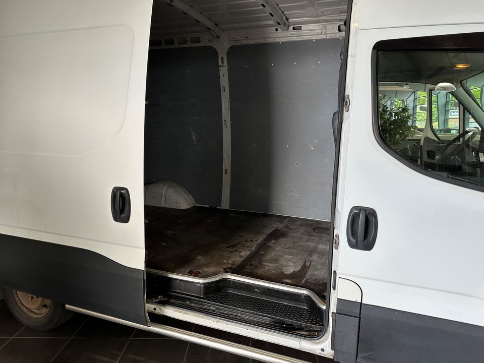 Iveco Daily 2,3 35S15 10,8m³ Van