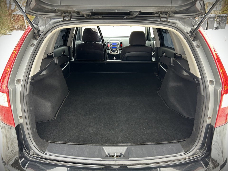 Hyundai i30 1,6 CRDi 128 Comfort CW aut. Van 5d