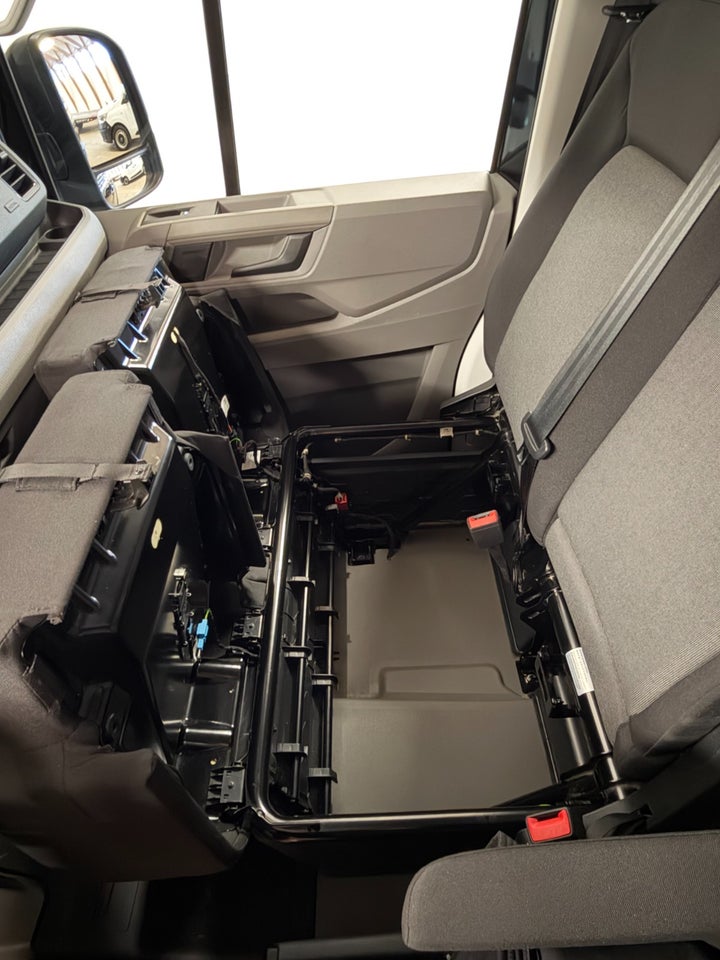 VW Crafter 35 2,0 TDi 177 Kassevogn L3H1 aut.