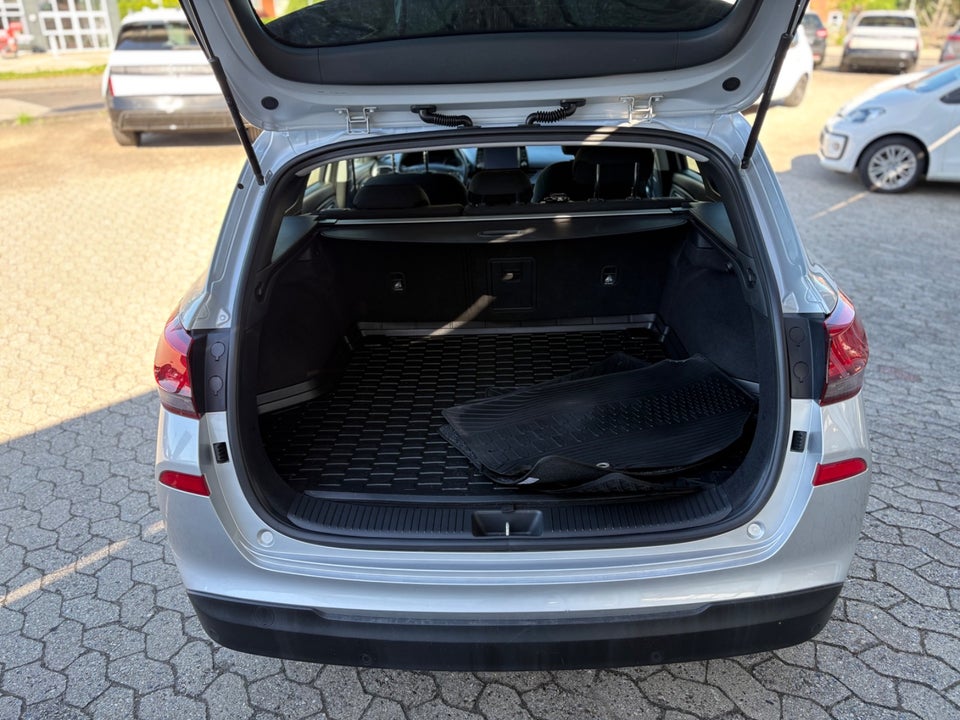 Hyundai i30 1,4 T-GDi Premium stc. DCT 5d