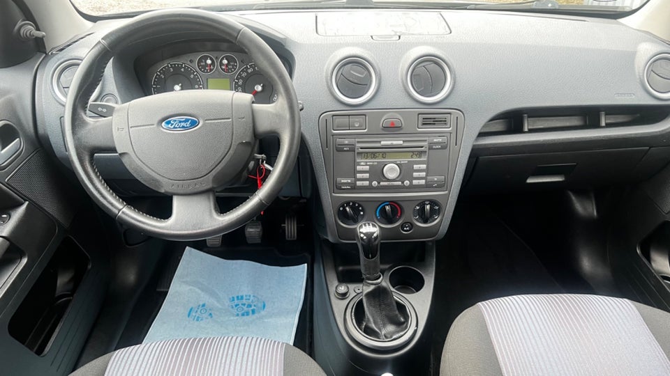 Ford Fusion 1,4 Ambiente 5d