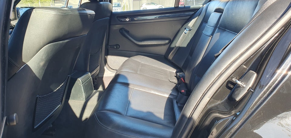 BMW 320i 2,2  4d