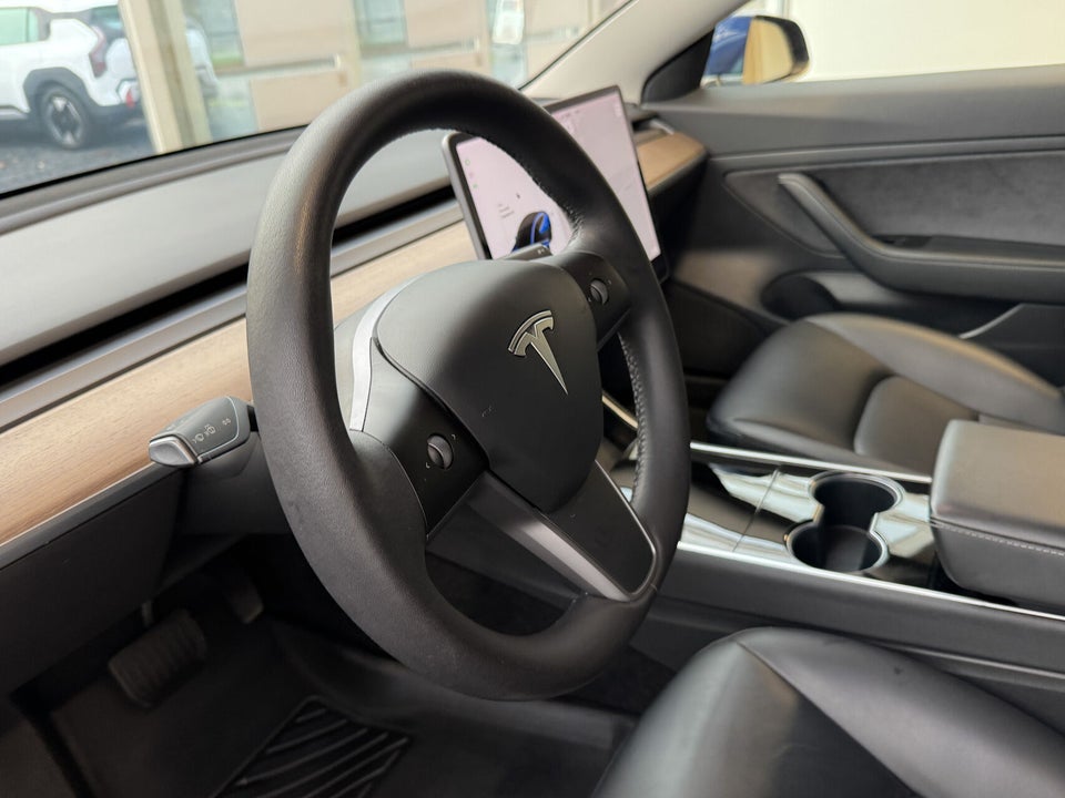 Tesla Model 3 Standard Range+ RWD 4d