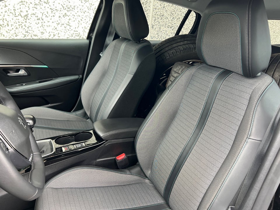 Peugeot 208 1,2 PureTech 100 Allure 5d