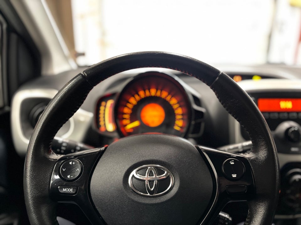 Toyota Aygo 1,0 VVT-i x-play 5d