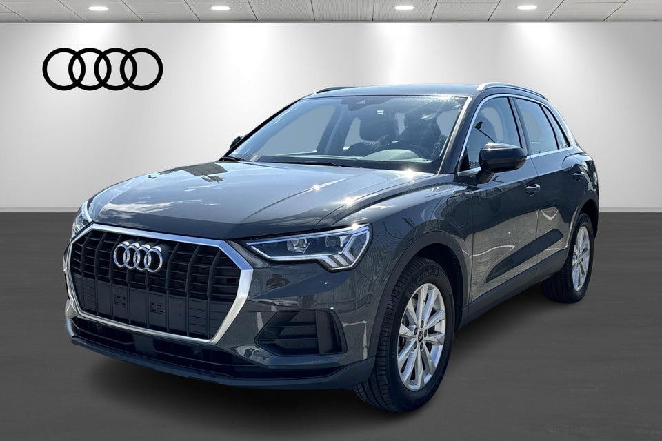 Audi Q3 45 TFSi e Attitude+ S-tr. 5d