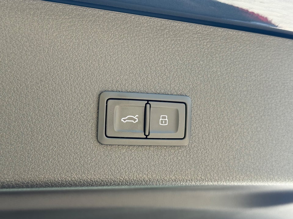 Audi Q8 e-tron 55 S-line Sportback quattro 5d