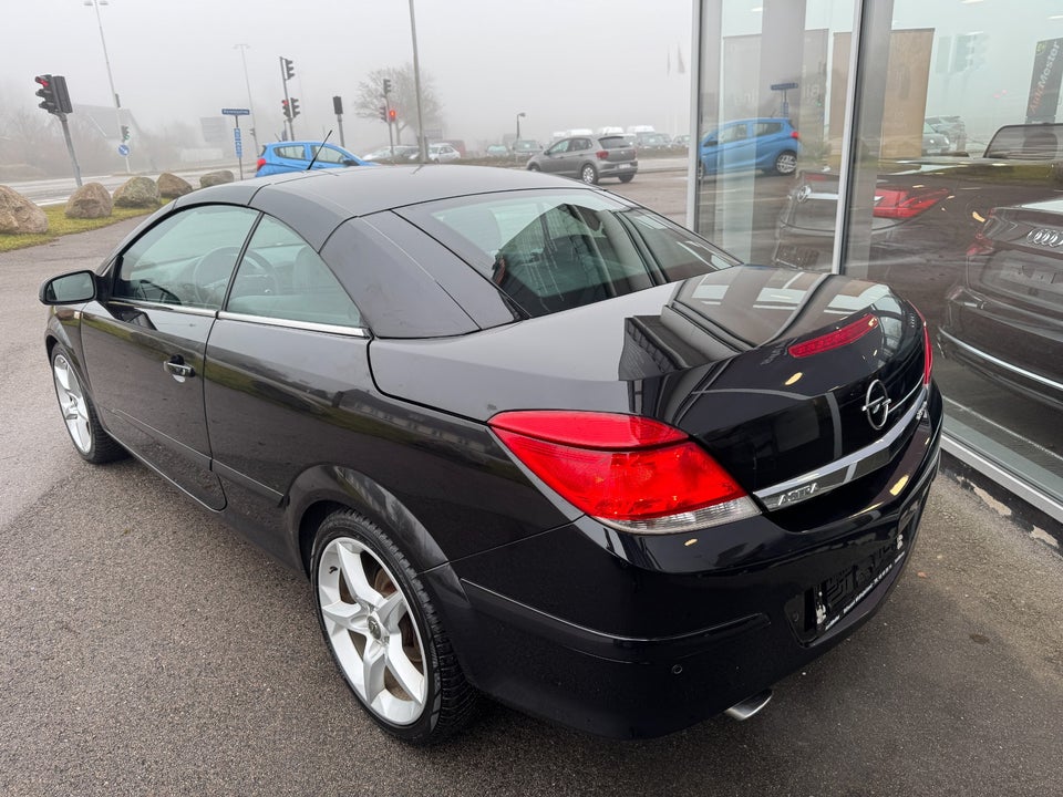 Opel Astra 2,0 Cosmo TwinTop 2d