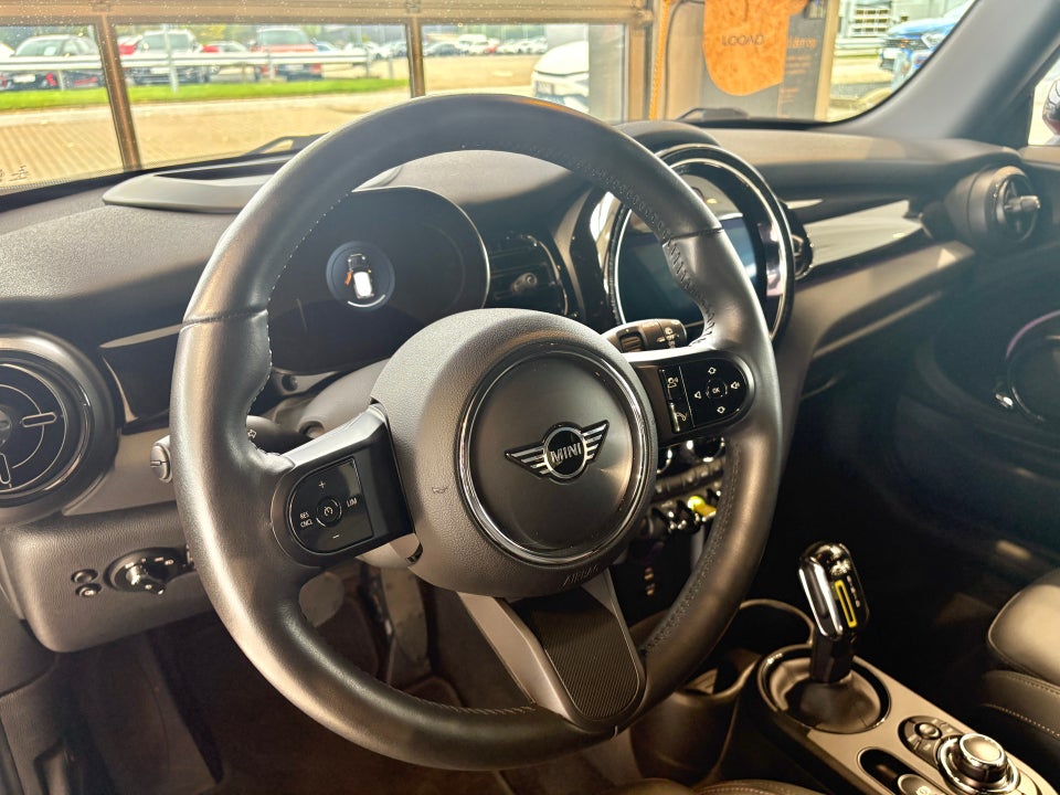 MINI Cooper SE Essential 3d