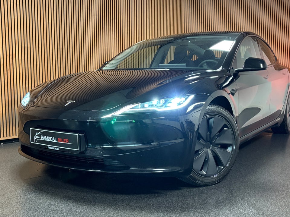 Tesla Model 3 Long Range AWD 4d