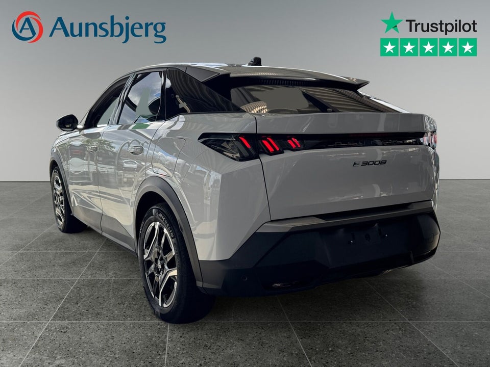 Peugeot e-3008 77 GT Pack 5d