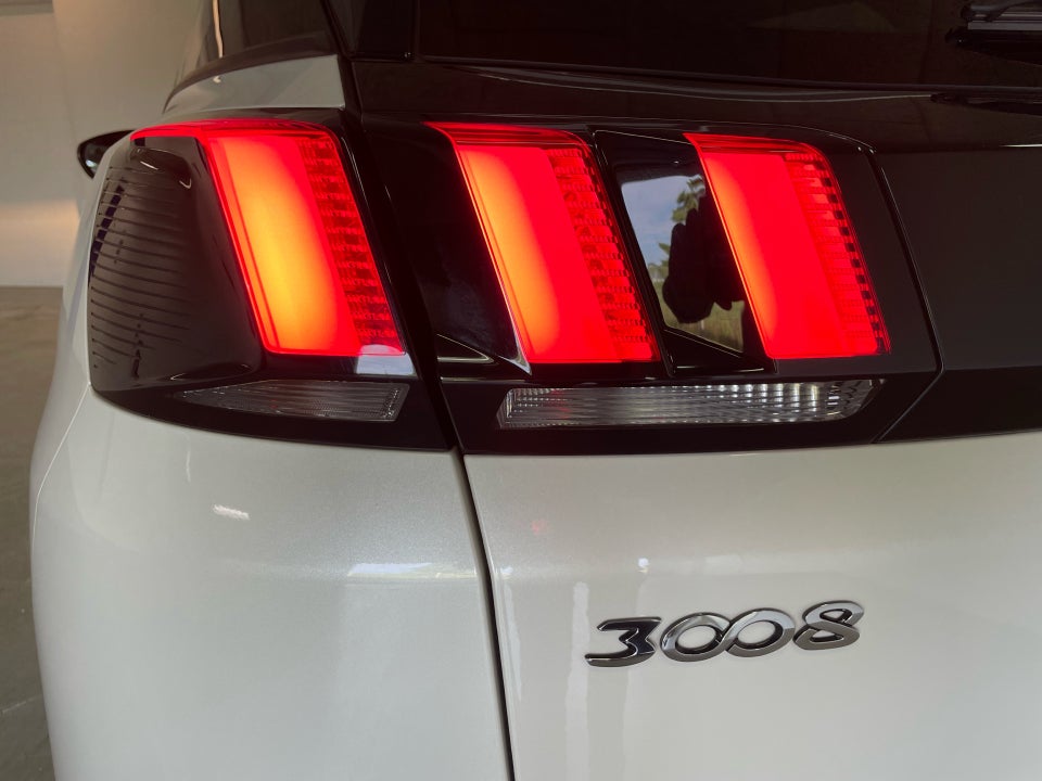 Peugeot 3008 1,2 e-THP 130 Allure 5d