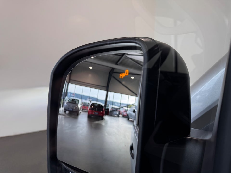 VW Crafter 35 2,0 TDi 140 Kassevogn L3H2 aut.