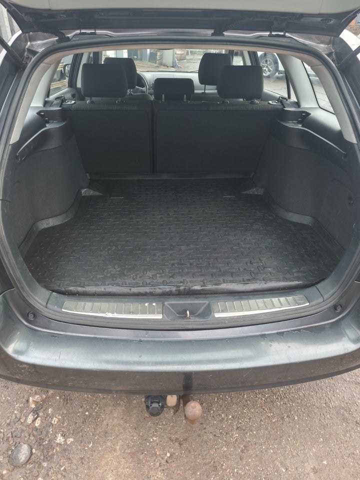 Toyota Avensis 1,8 VVT-i Elegance stc. 5d