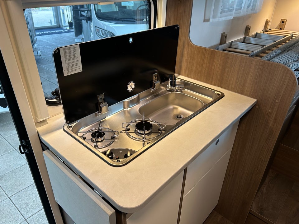 Carado V347 PRO+ 2,2 JTD 140 aut. 2d