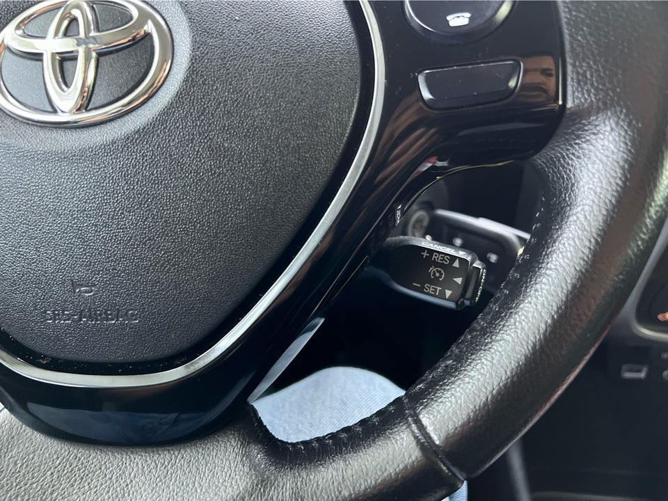 Toyota Aygo 1,0 VVT-i x-black 5d