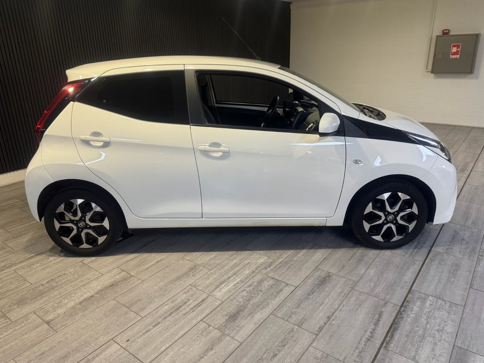 Toyota Aygo 1,0 VVT-i x-plore x-shift 5d