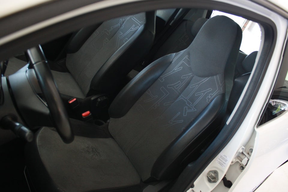 Toyota Aygo 1,0 VVT-i x-wave Sky 5d