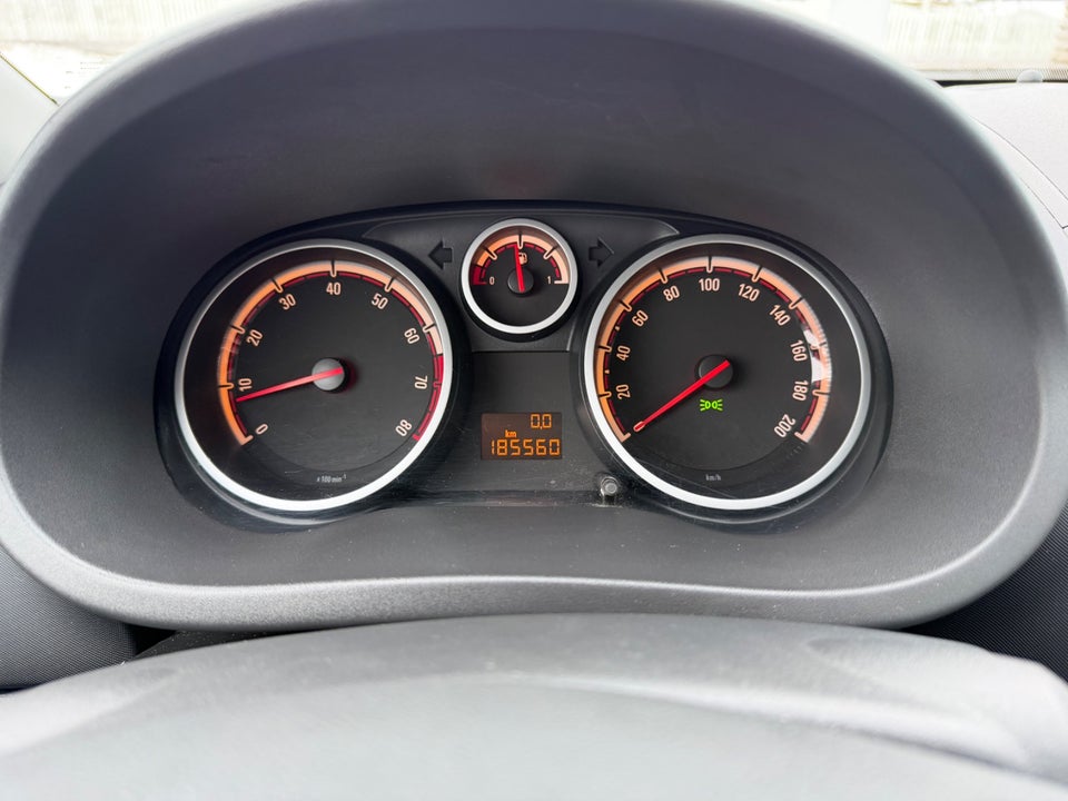 Opel Corsa 1,4 16V Cosmo 5d