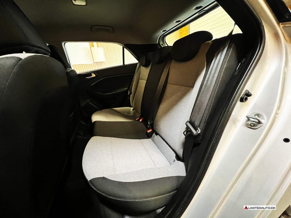 Hyundai i20 1,25 Premium 5d