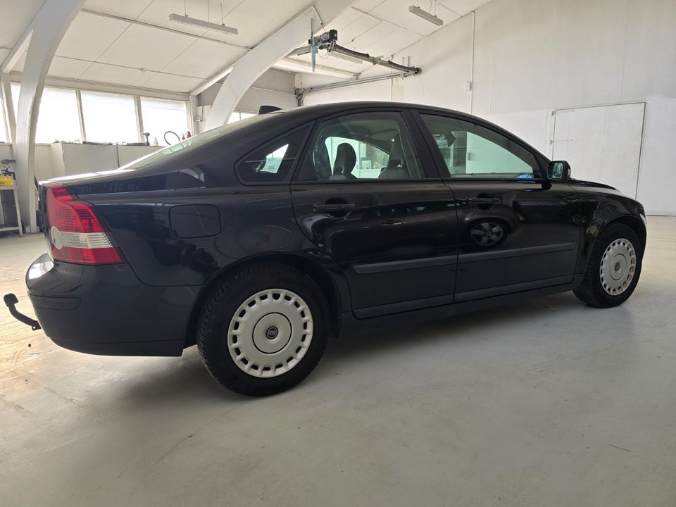 Volvo S40 1,6  4d