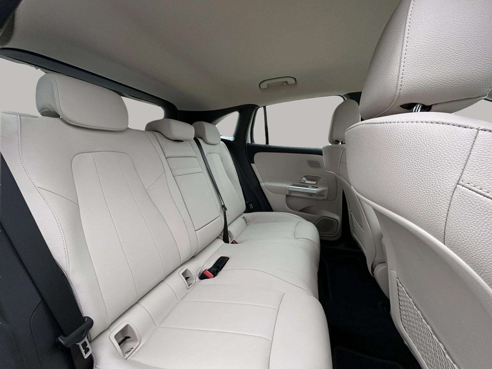 Mercedes EQA300 Progressive Advance 4Matic 5d