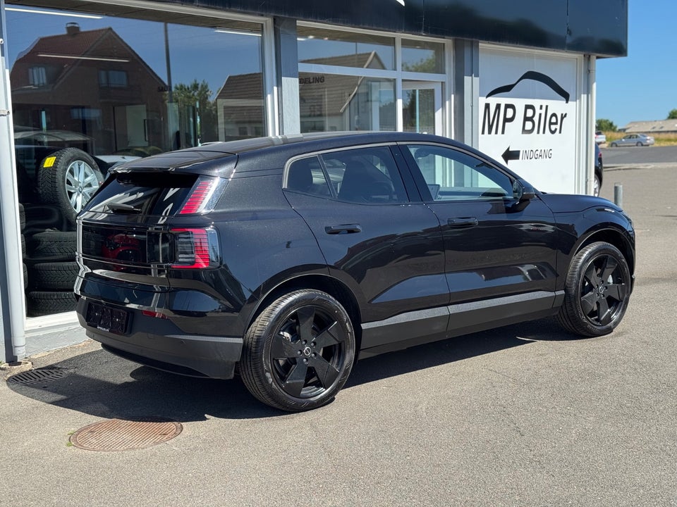 Volvo EX30 Extended Range Black Edition 5d