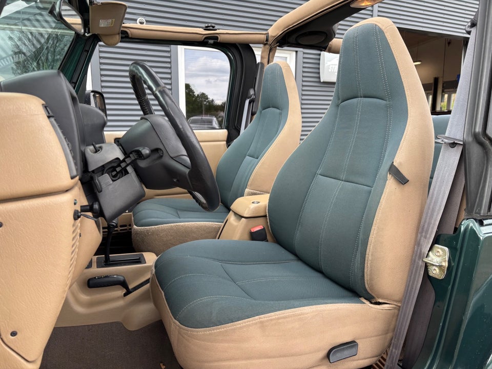 Jeep Wrangler 4,0 Sahara aut. 3d