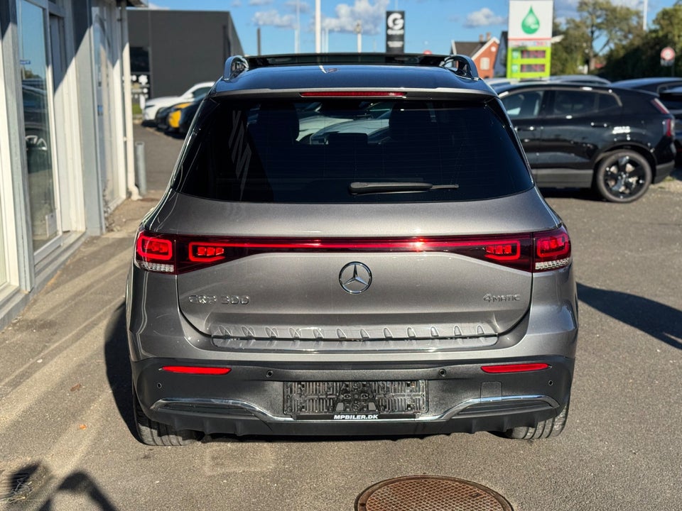 Mercedes EQB300 AMG Line 4Matic 5d