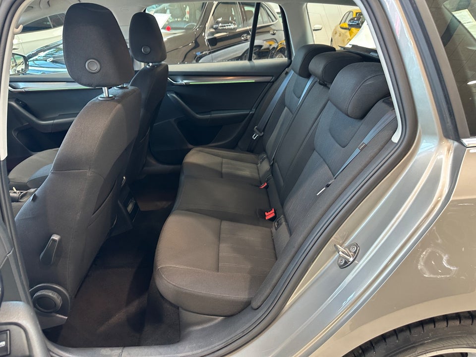 Skoda Octavia 1,6 TDi 115 Style Combi DSG 5d